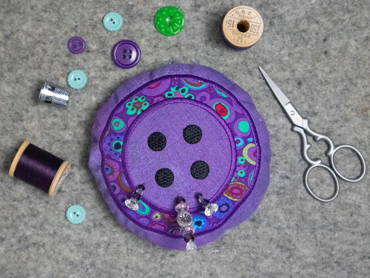 weallsew-button-pincushion.jpg